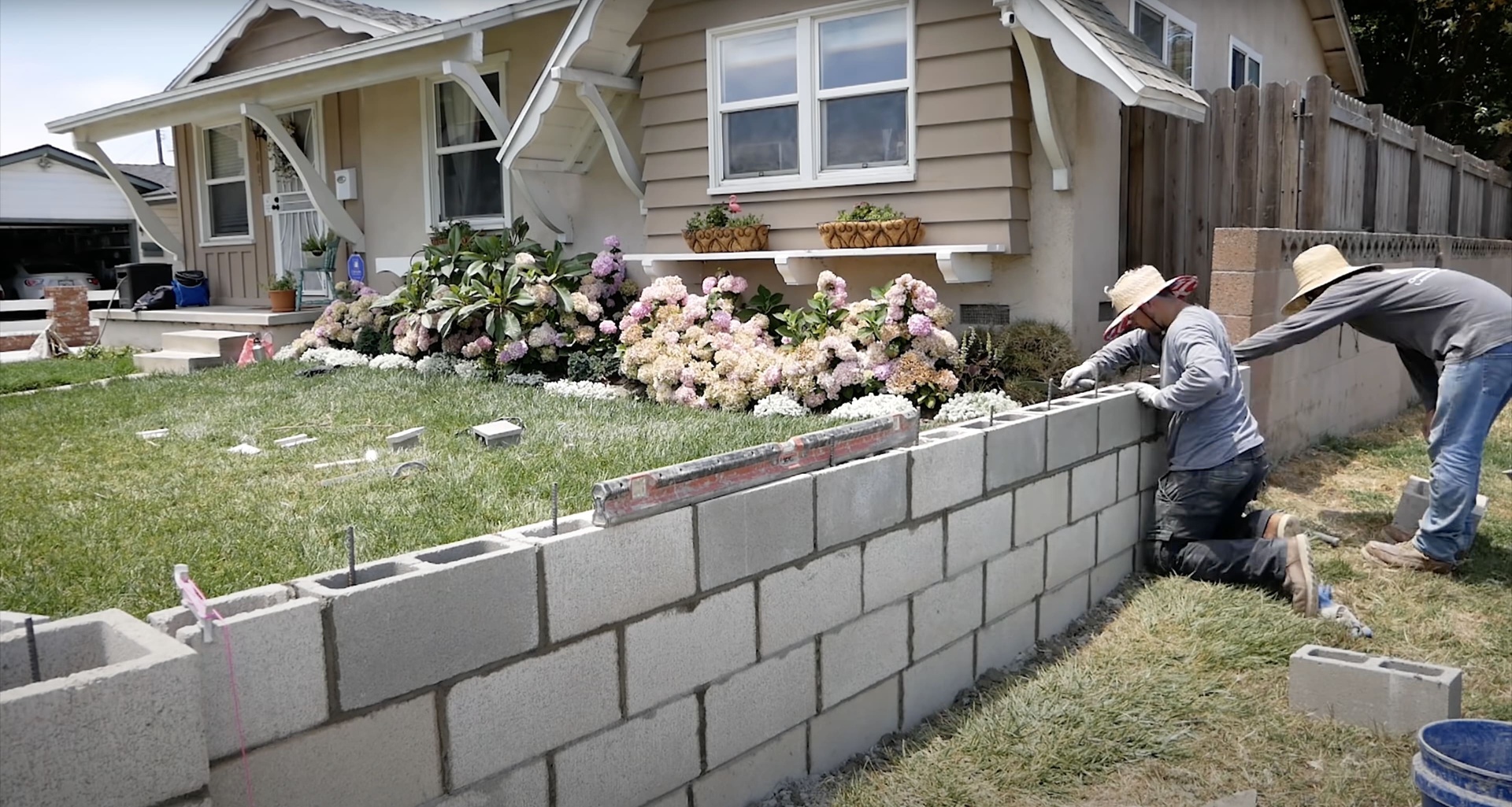 Concrete block retaining wall construction in residential setting